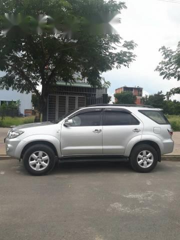 Gia đình cần bán gấp chiếc xe Fortuner đời 2010, tình trạng xe còn mới 90%