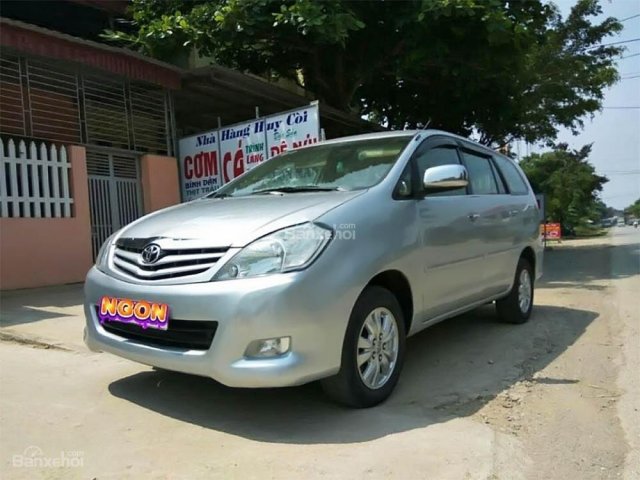 Bán Toyota Innova 2.0G đời 2010, màu bạc chính chủ