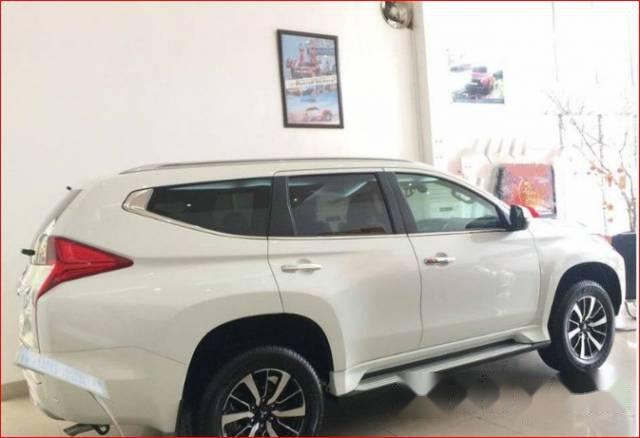 Bán Mitsubishi Pajero, màu trắng, đời 2017