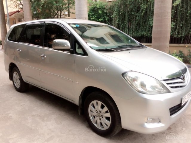 Bán Toyota Innova 2.0G xịn bản đủ đời 2010, màu bạc, 380 triệu