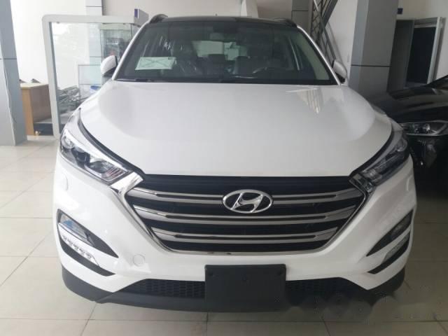 Cần bán Hyundai Tucson năm 2017, màu trắng