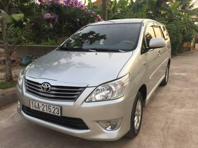 Gia đình bán Toyota Innova G AT đời 2013, màu bạc