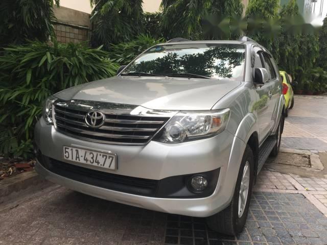 Cần bán xe Toyota Fortuner G năm 2012, màu bạc như mới