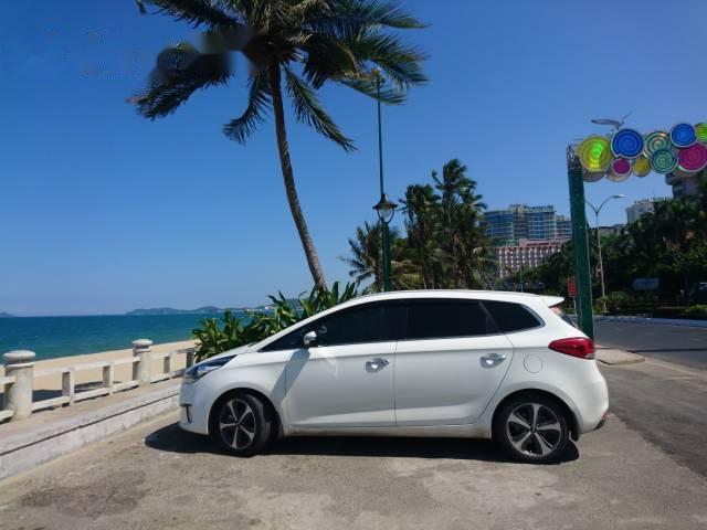 Cần bán xe Kia Rondo năm 2015, màu trắng