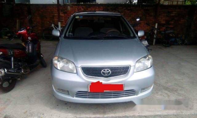 Bán Toyota Vios MT sản xuất 2005, màu bạc số sàn