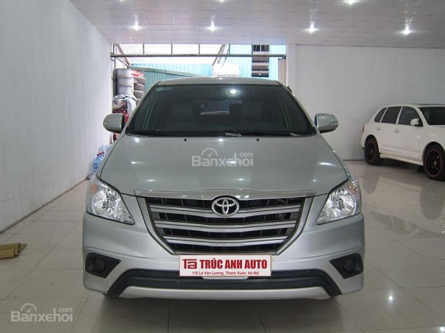 Bán Toyota Innova 2.0E MT năm 2016, màu bạc