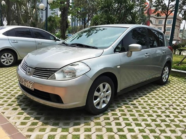 Bán ô tô Nissan Tiida 1.6AT đời 2007, màu bạc, xe nhập số tự động, giá tốt