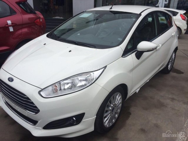 Cần bán xe Ford Fiesta 1.5L AT Titanium đời 2018, màu trắng