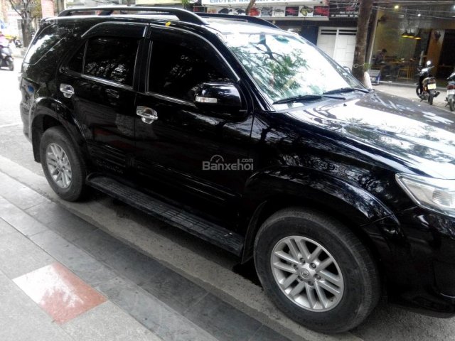 Cần bán Toyota Fortuner đời 2013, màu đen