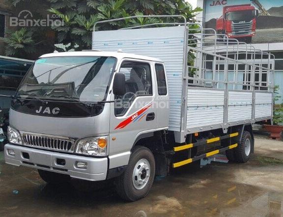 Cần bán Jac HFC 4T9 + sản xuất 2018 + màu bạc