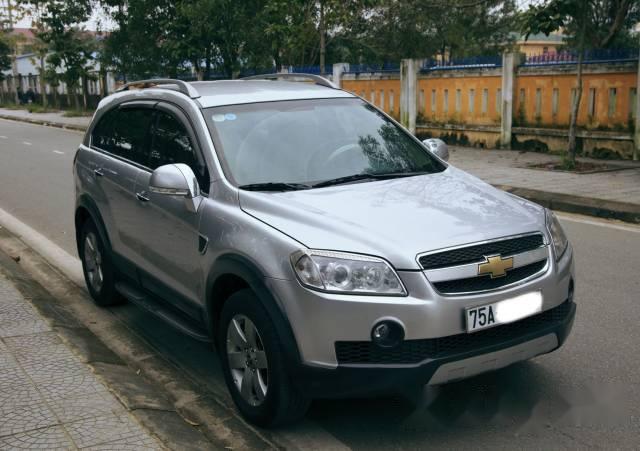 Cần bán Chevrolet Captiva đời 2007, màu bạc, xe số sàn