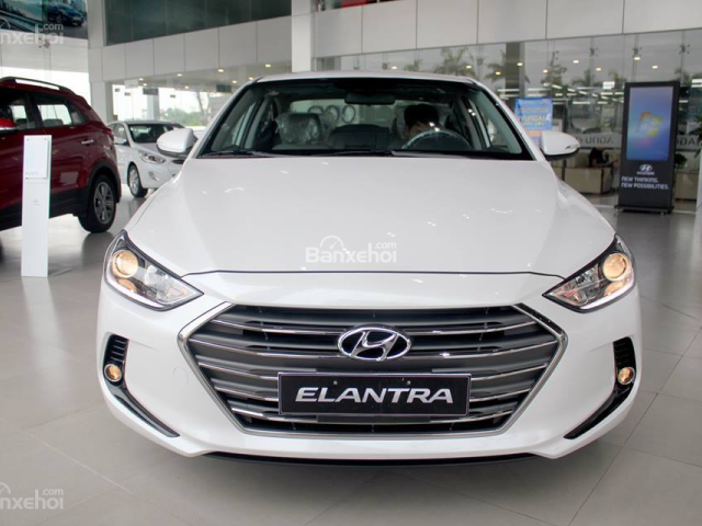 Bán xe Hyundai Elantra 2017 màu trắng giá tốt, hỗ trợ vay vốn, liên hệ: 01887177000 Khánh Hòa