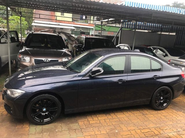 Bán xe BMW 3 320i đăng ký 2013, màu xanh đen