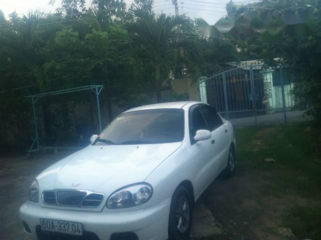 Cần bán gấp Daewoo Lanos đời 2002, màu trắng