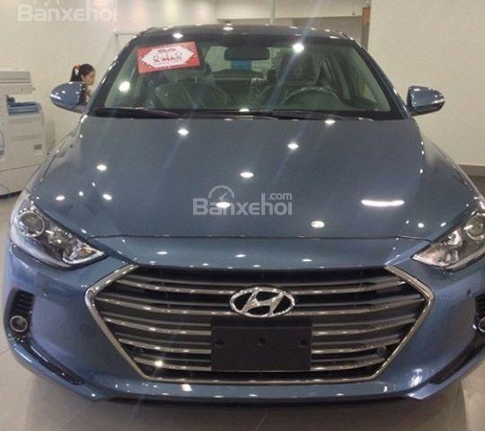 Bán xe Elantra 2.0AT 2017, hỗ trợ mua xe trả góp tới 80%. LH 0988544726