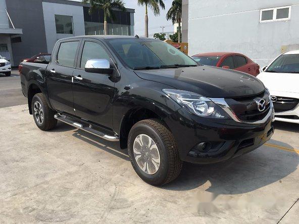 Cần bán xe Mazda BT 50 2.2AT 2017, màu đen