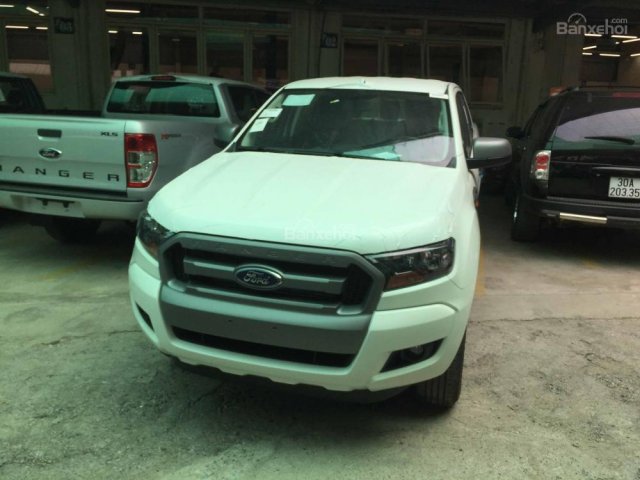 Bán ô tô Ford Ranger XLS 4x2 MT năm 2017, màu trắng, nhập khẩu