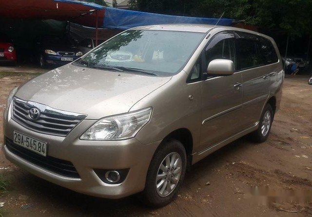 Cần bán xe Toyota Innova G 2012, màu ghi vàng chính chủ giá cạnh tranh