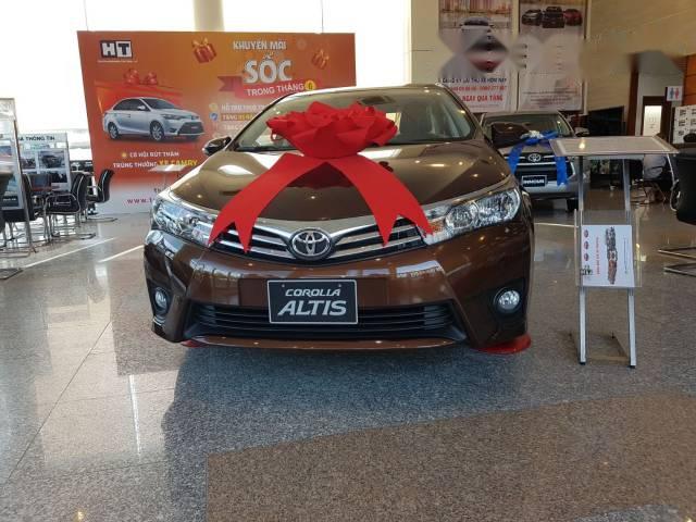 Bán xe Toyota Corolla altis đời 2017, màu nâu