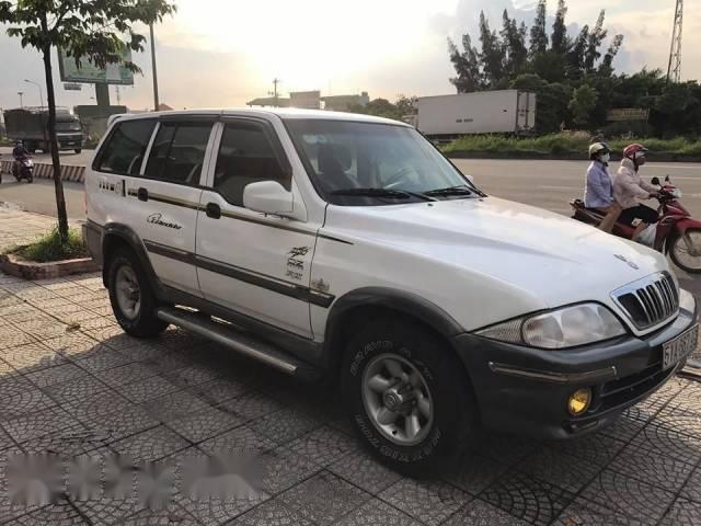 Bán xe Ssangyong Musso 2005, màu trắng số sàn, giá 135tr