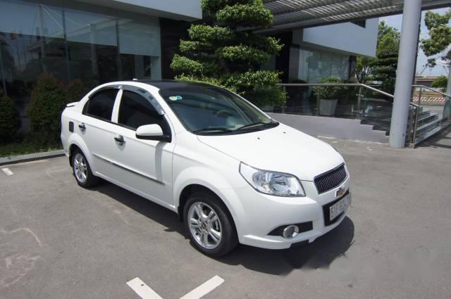 Bán Chevrolet Aveo đời 2016, màu trắng, giá tốt