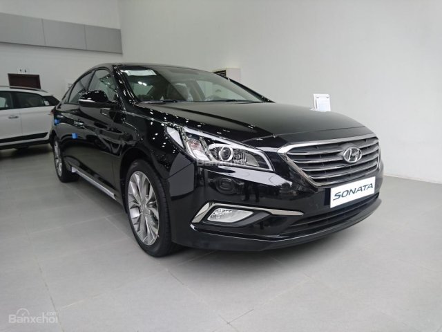 Hyundai Sonata sản xuất 2017 màu đen nhập khẩu nguyên chiếc Hàn Quốc, hỗ trợ trả góp lên đến 90% -.LH: 0904675566