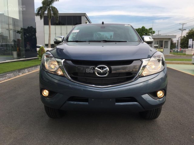 Bán xe Mazda BT 50 2.2L số tự động, mới 100%, đủ màu, có xe giao ngay tại Bình Dương