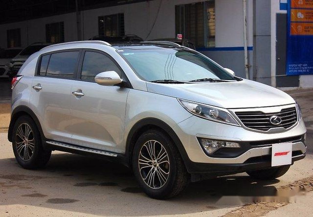 Bán xe Kia Sportage 2.0AT năm 2010, màu bạc, nhập khẩu Hàn Quốc, 585tr