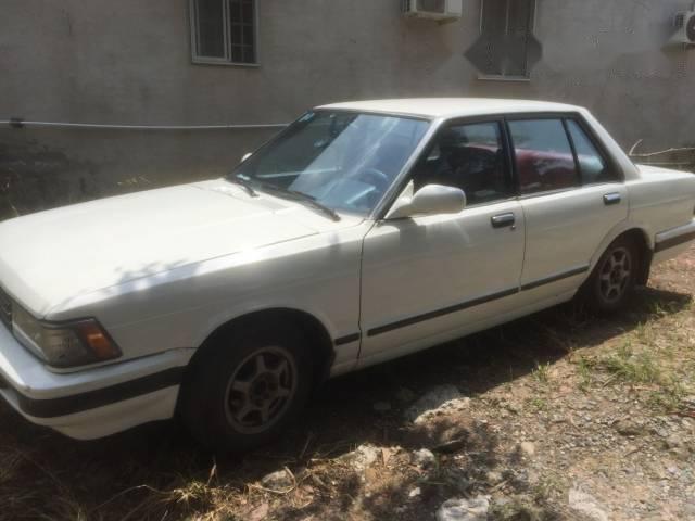 Bán xe cũ Nissan Bluebird đời 1982, màu trắng