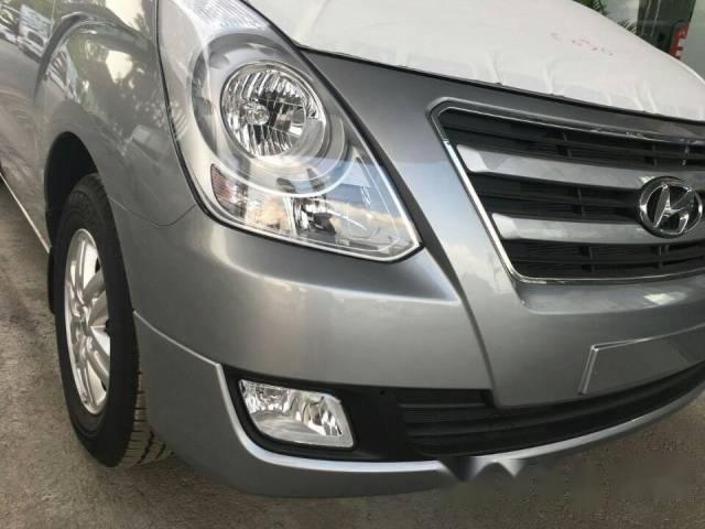 Bán Hyundai Starex 6 chỗ mới 100%, nhập khẩu nguyên chiếc