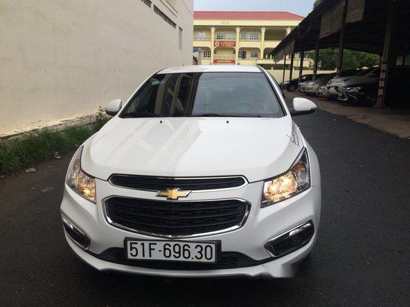 Bán xe cũ Chevrolet Cruze LT 1.6 đời 2016, màu trắng