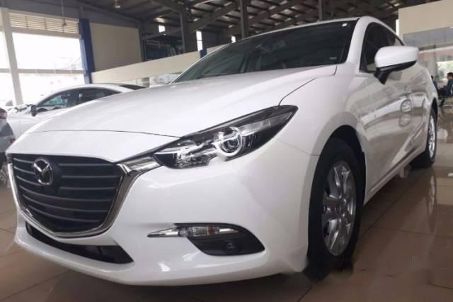 Cần bán xe Mazda 3 1.5AT Facelift sản xuất 2017, mới 100%