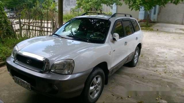 Bán xe cũ Hyundai Santa Fe 2005 màu trắng, giá tốt