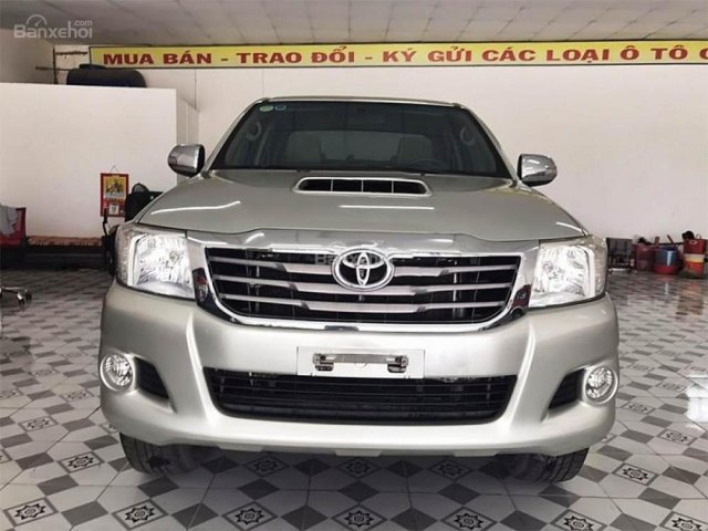 Bán ô tô Toyota Hilux E 2.5MT năm 2013, màu bạc, nhập khẩu nguyên chiếc