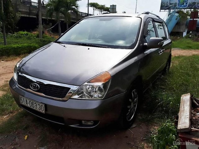 Cần bán xe Kia Carnival sản xuất 2010, màu bạc, nhập khẩu còn mới