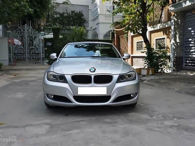 Cần bán gấp BMW 3 Series 320i năm 2010, màu bạc, nhập khẩu nguyên chiếc giá cạnh tranh