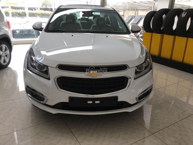 Bán xe Chevrolet Cruze LTZ 1.8L đời 2017, màu trắng, trả góp 95%