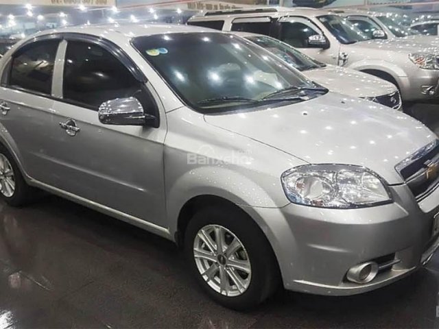 Cần bán gấp Chevrolet Aveo 2012, màu bạc xe gia đình