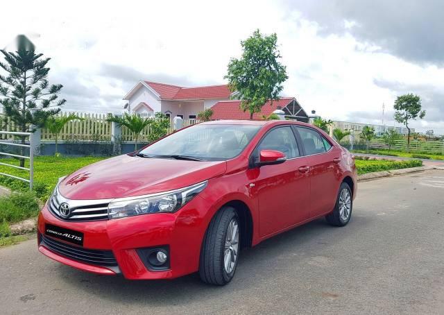 Cần bán Toyota Corolla Altis AT năm 2017, màu đỏ 