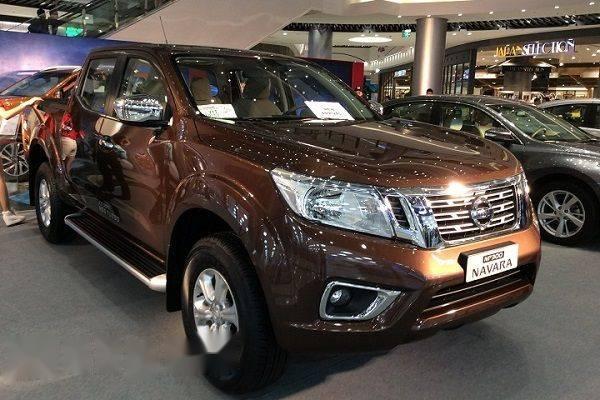 Bán xe Nissan Navara AT năm 2017, xe mới 100%