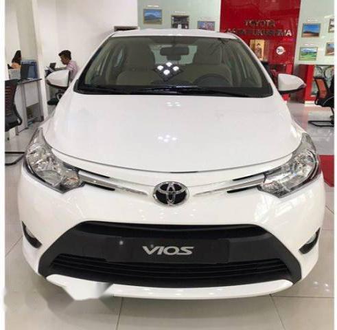 Cần bán Toyota Vios đời 2017, màu trắng