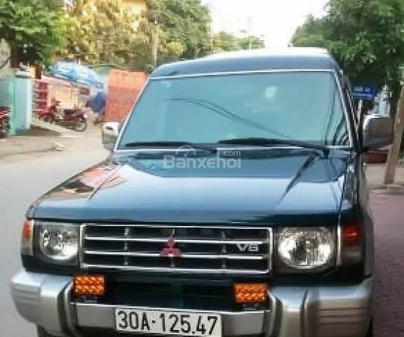 Bán Mitsubishi Pajero đời 2003, màu xanh lục số sàn, giá tốt