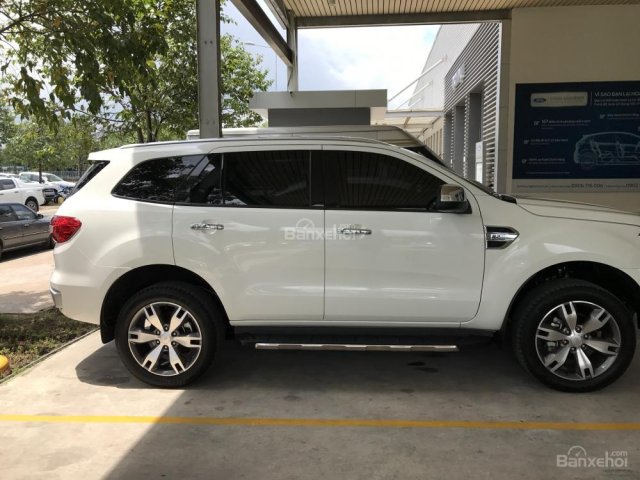 Cần bán xe Ford Everest năm 2016 màu trắng, 1 tỷ 162 triệu, xe nhập