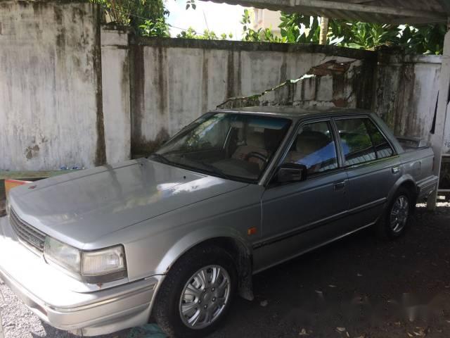 Bán Nissan Bluebird đời 1991 màu bạc, máy lạnh sâu