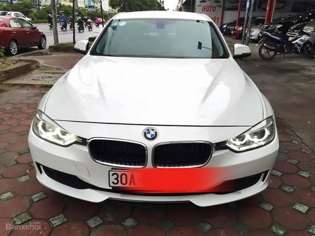 Cần bán gấp BMW 320i đời 2015, màu trắng, nhập khẩu nguyên chiếc