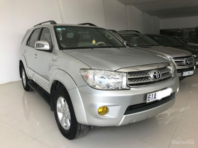 Cần bán Toyota Fortuner sản xuất 2009, màu bạc, giá chỉ 569 triệu