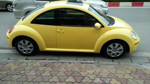 Chính chủ bán Volkswagen Beetle 2.5 AT 2007, màu vàng, nhập khẩu