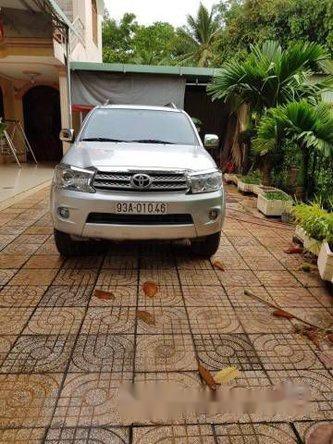 Cần bán Toyota Fortuner đời 2013, màu bạc đã đi 45000 km, giá 770tr