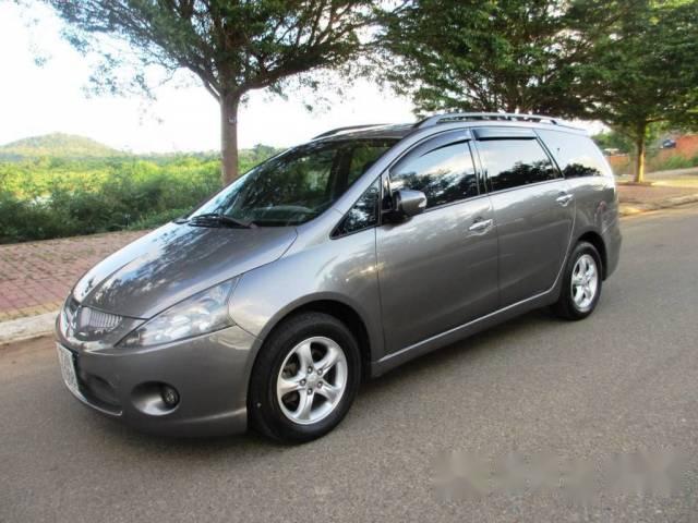 Bán xe Mitsubishi Grandis đời 2005, màu xám còn mới, giá tốt