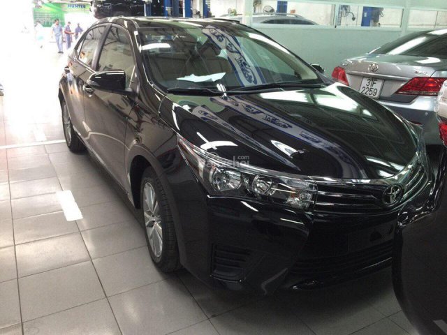 Cần bán xe Toyota Corolla Altis 1.8G MT 2017, màu đen, giá tốt LH 0911404101